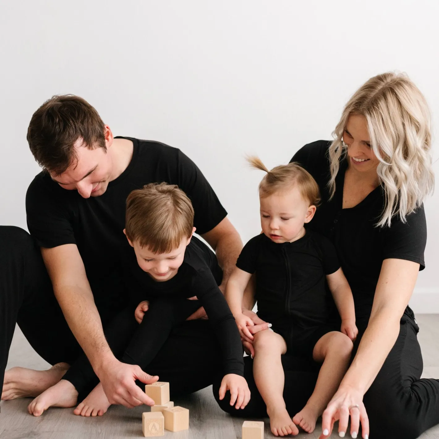Daddy & Me|Full Family Matching<Little Sleepies Men's Short Sleeve Pajama Top Black