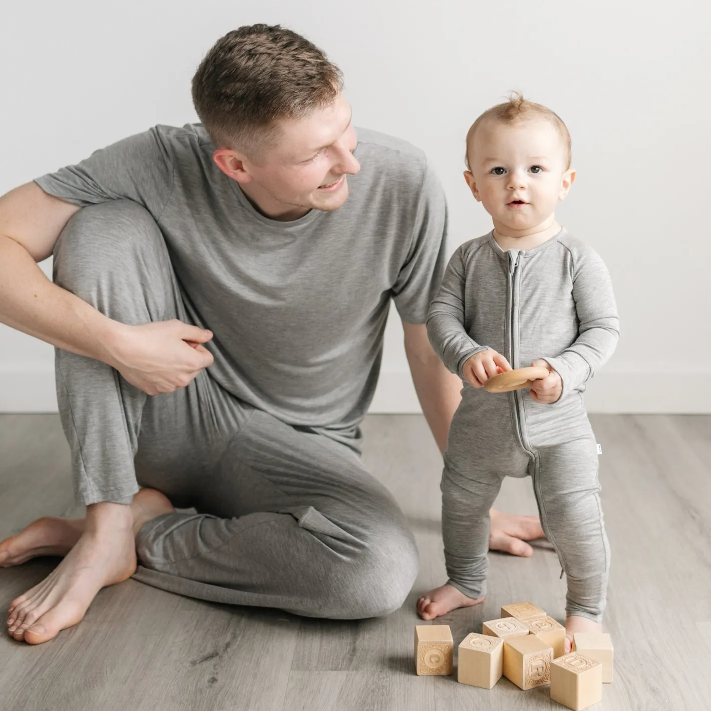 Daddy & Me|Full Family Matching<Little Sleepies Men's Short Sleeve Pajama Top Heather Gray