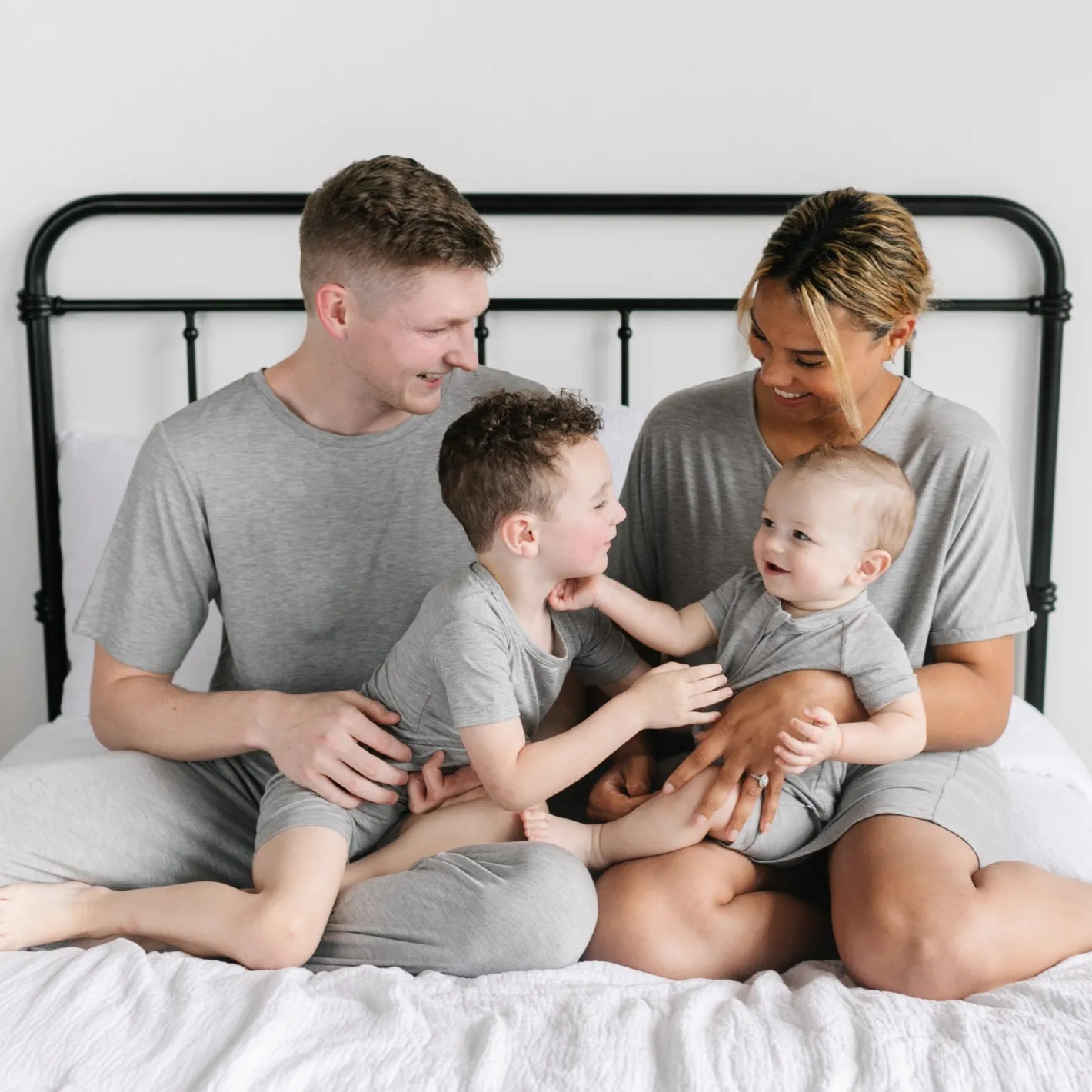 Daddy & Me|Full Family Matching<Little Sleepies Men's Short Sleeve Pajama Top Heather Gray