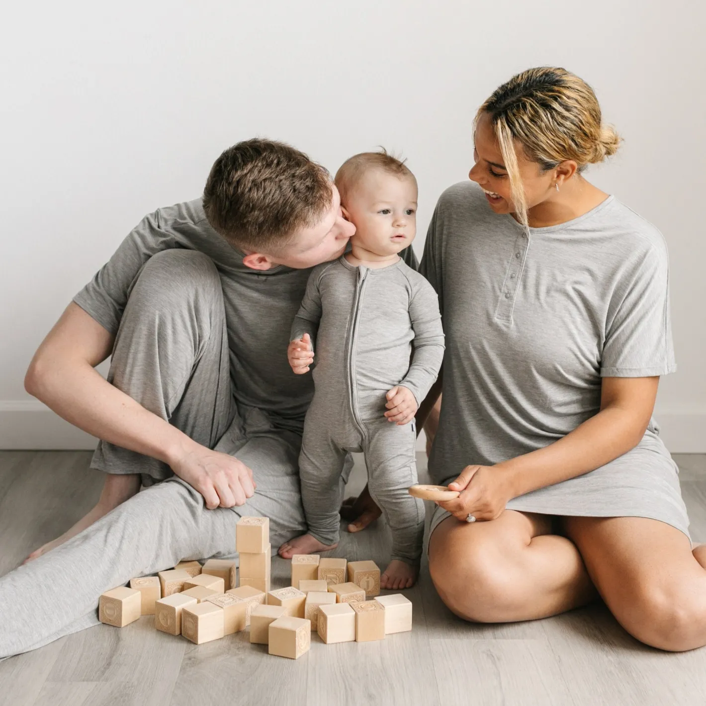 Daddy & Me|Full Family Matching<Little Sleepies Men's Short Sleeve Pajama Top Heather Gray