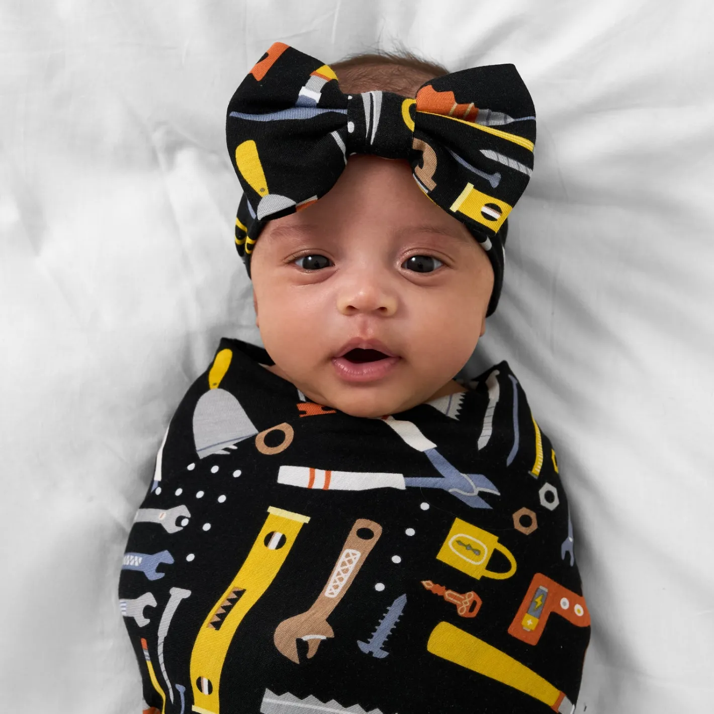 Layette|Swaddles<Little Sleepies Swaddle & Luxe Bow Headband Set Little Builders