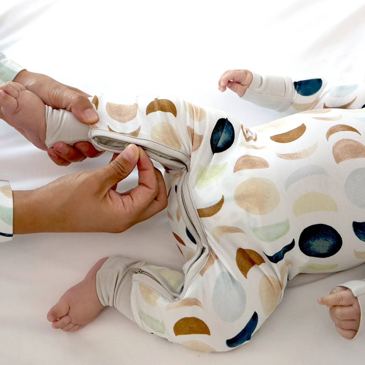Zippies|Mommy & Me<Little Sleepies Crescent Zippy Luna Neutral