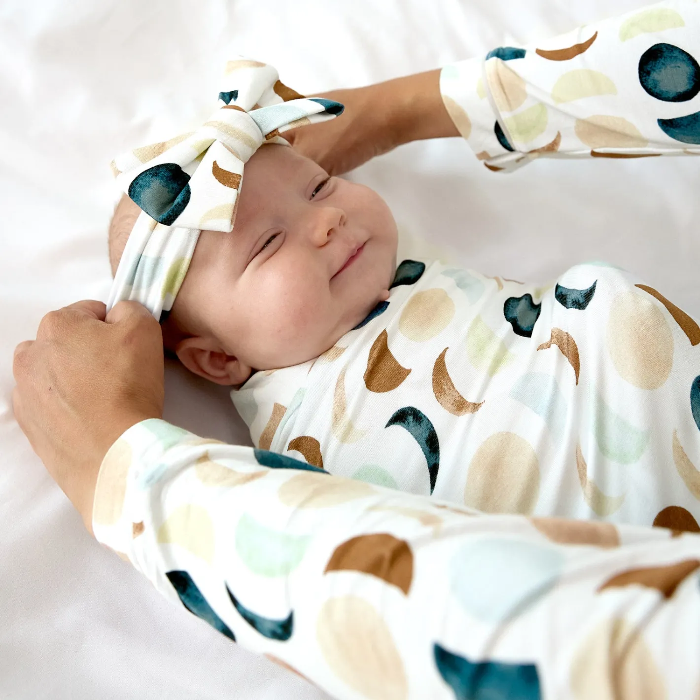 Layette|Swaddles<Little Sleepies Swaddle & Luxe Bow Headband Set Luna Neutral