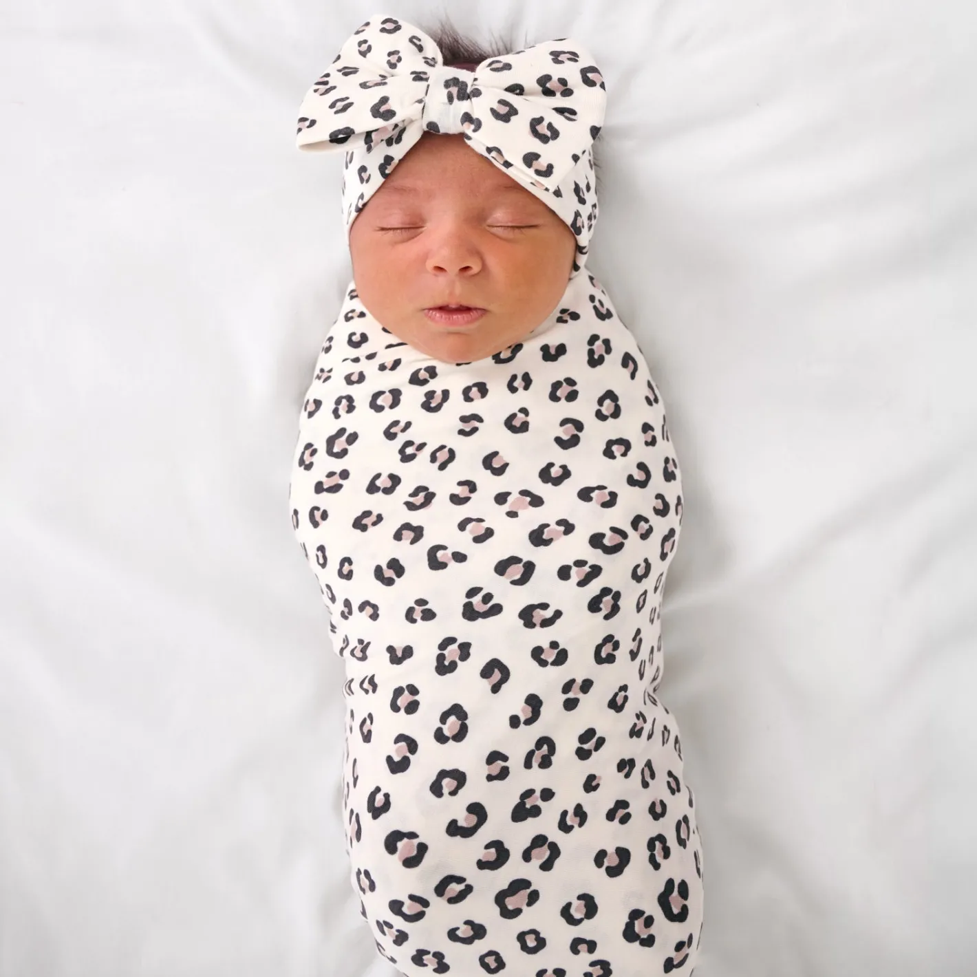 Layette|Swaddles<Little Sleepies Swaddle & Luxe Bow Headband Set Luxe Leopard
