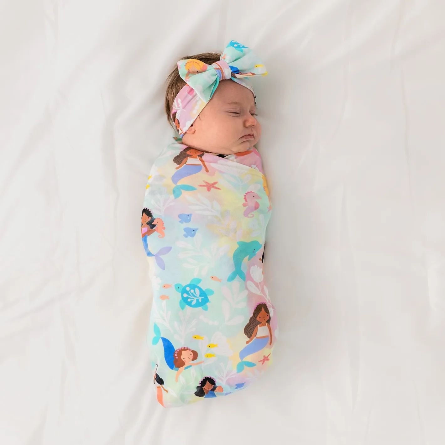 Layette|Swaddles<Little Sleepies Swaddle & Luxe Bow Headband Set Mystic Mermaids